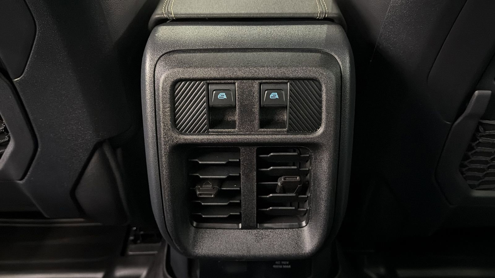 Used 2025 Ford Bronco Badlands w/ Sasquatch Package image 35