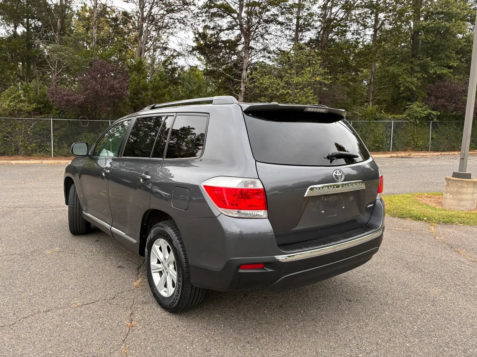 Used 2011 Toyota Highlander 4WD w/ Tech Pkg image 5