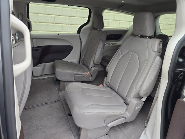 Used 2021 Chrysler Pacifica Touring image 37