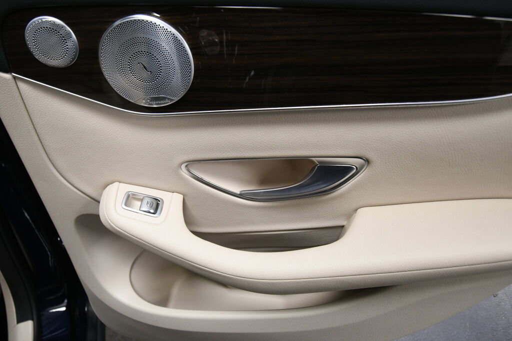 Used 2018 Mercedes-Benz GLC 300 4MATIC image 27