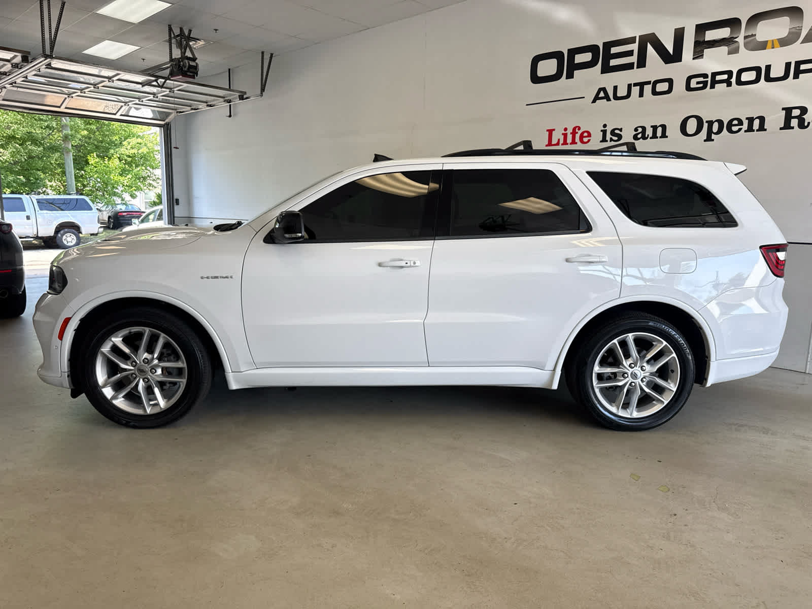 Used 2023 Dodge Durango R/T AWD/4WD image 5