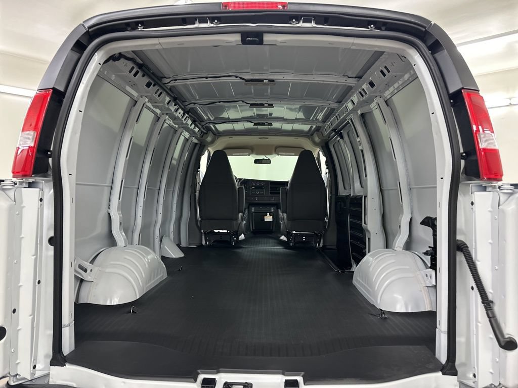 New 2026 GMC Savana 2500 w/ Driver Convenience Package RWD image 25