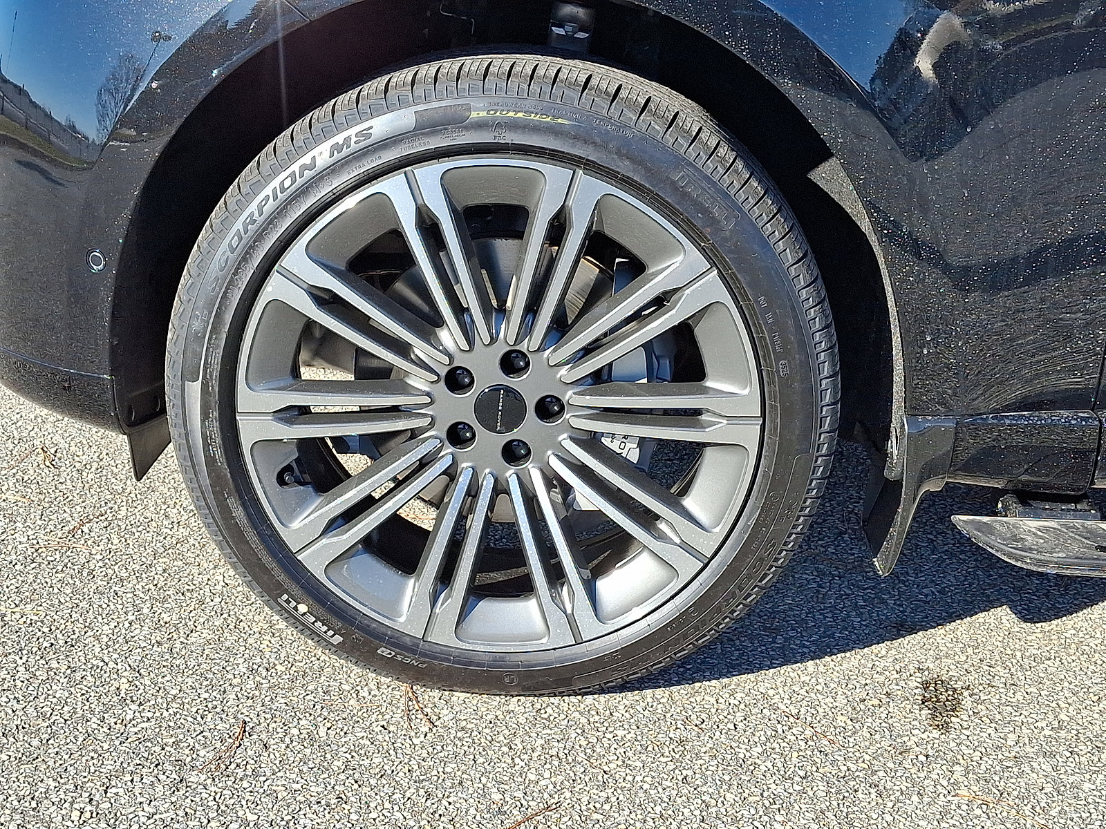 New 2026 Land Rover Range Rover SE image 2