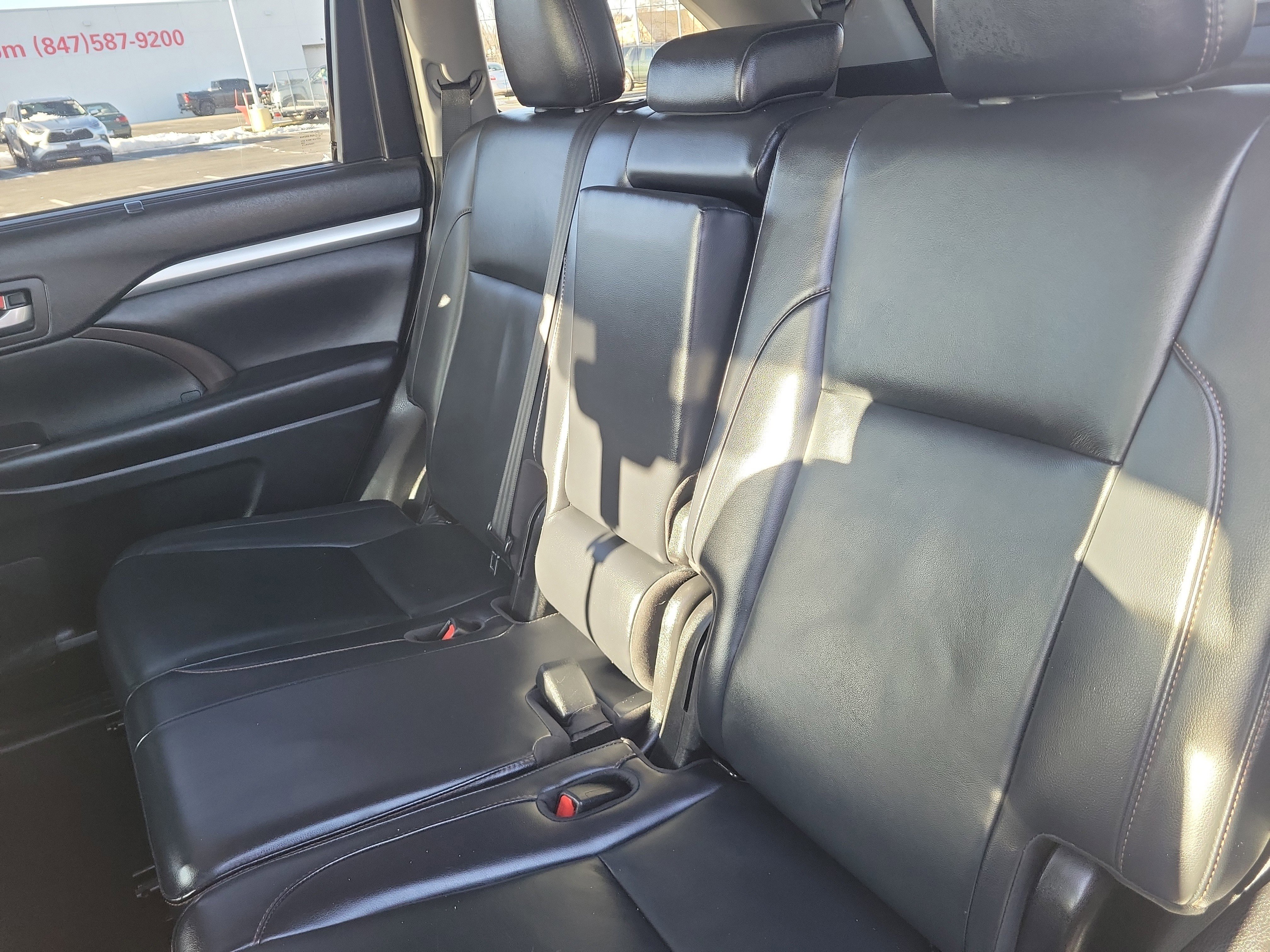 Used 2019 Toyota Highlander XLE image 11