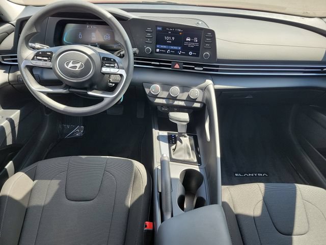 Certified 2025 Hyundai Elantra SE FWD image 7