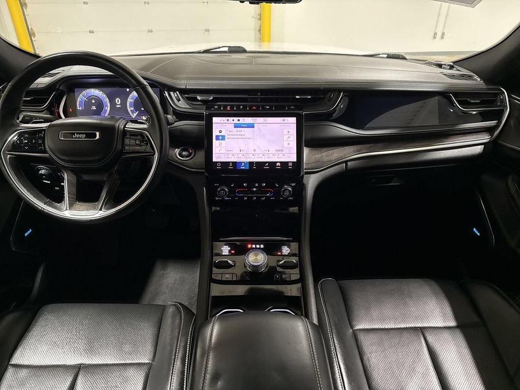 Used 2022 Jeep Grand Cherokee Overland w/ Luxury Tech Group IV AWD/4WD image 10