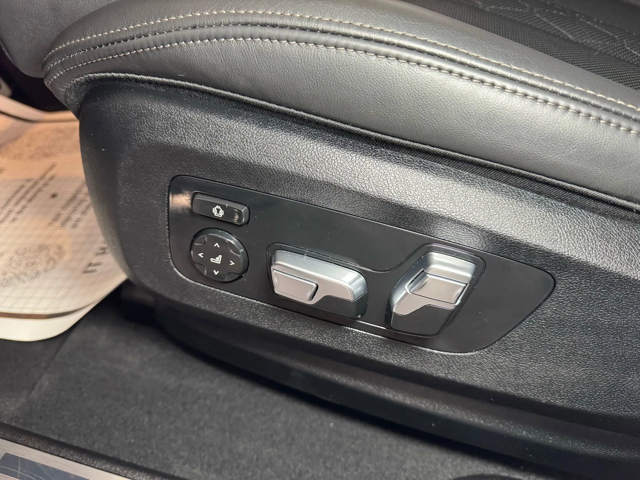 Used 2024 BMW X6 M60i w/ M Sport Professional Package image 11