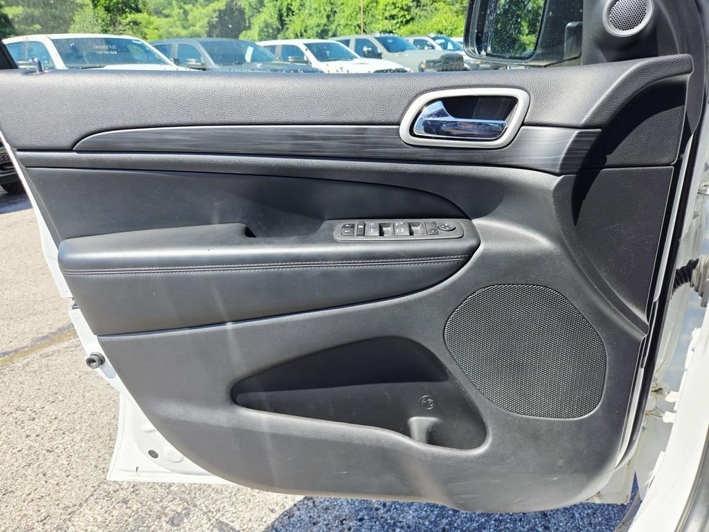 Certified 2022 Jeep Grand Cherokee Laredo X AWD/4WD image 33