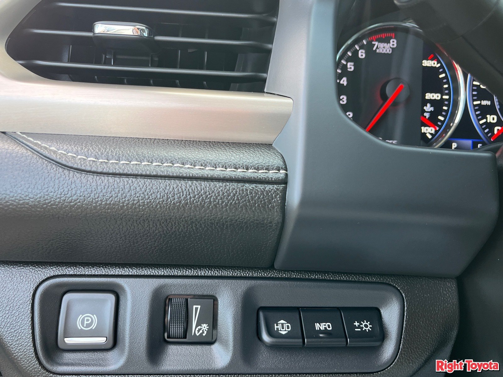 Used 2023 GMC Acadia Denali w/ Denali Ultimate Package FWD image 33