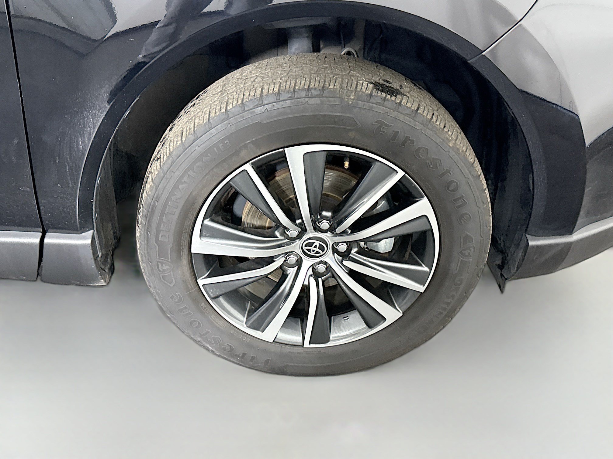 Used 2024 Toyota Venza LE AWD/4WD image 32