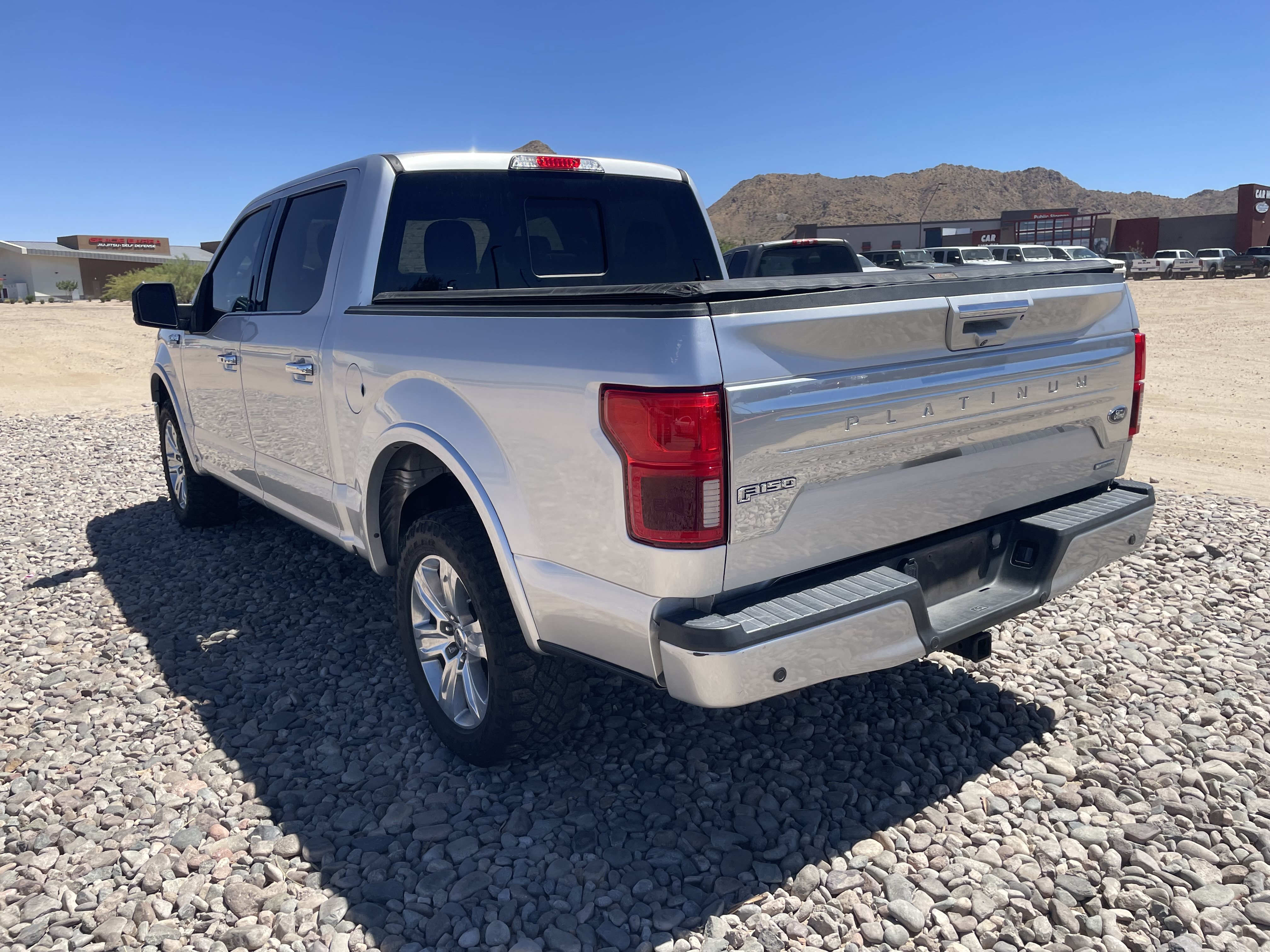Used 2018 Ford F150 Platinum w/ Equipment Group 701A Luxury AWD/4WD image 3