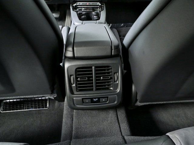 Used 2023 Audi e-tron GT Premium Plus image 21