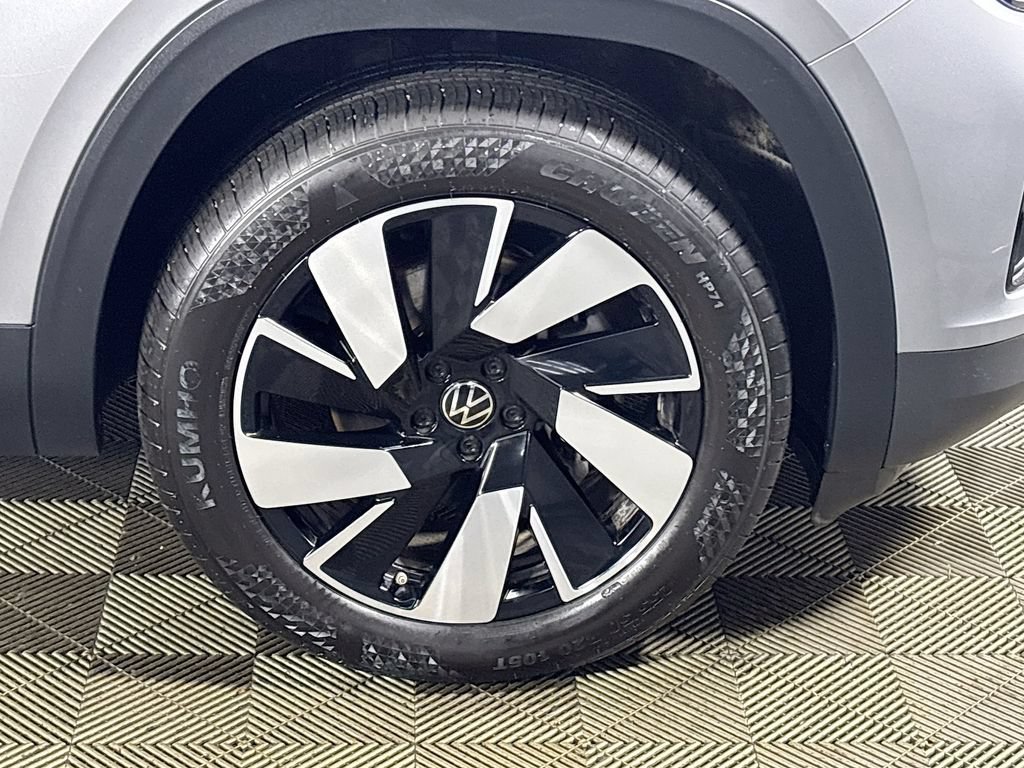 Certified 2025 Volkswagen Atlas Cross Sport SE AWD/4WD image 23