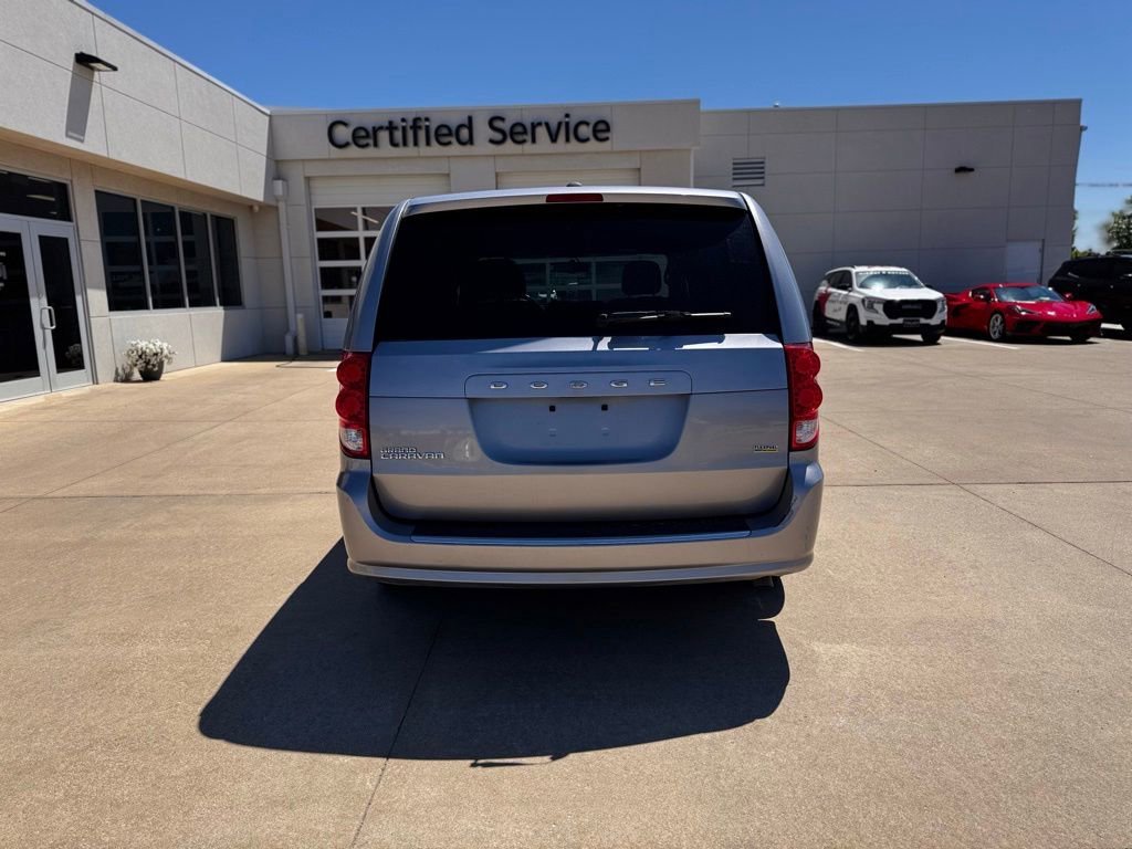Used 2016 Dodge Grand Caravan SE FWD image 4