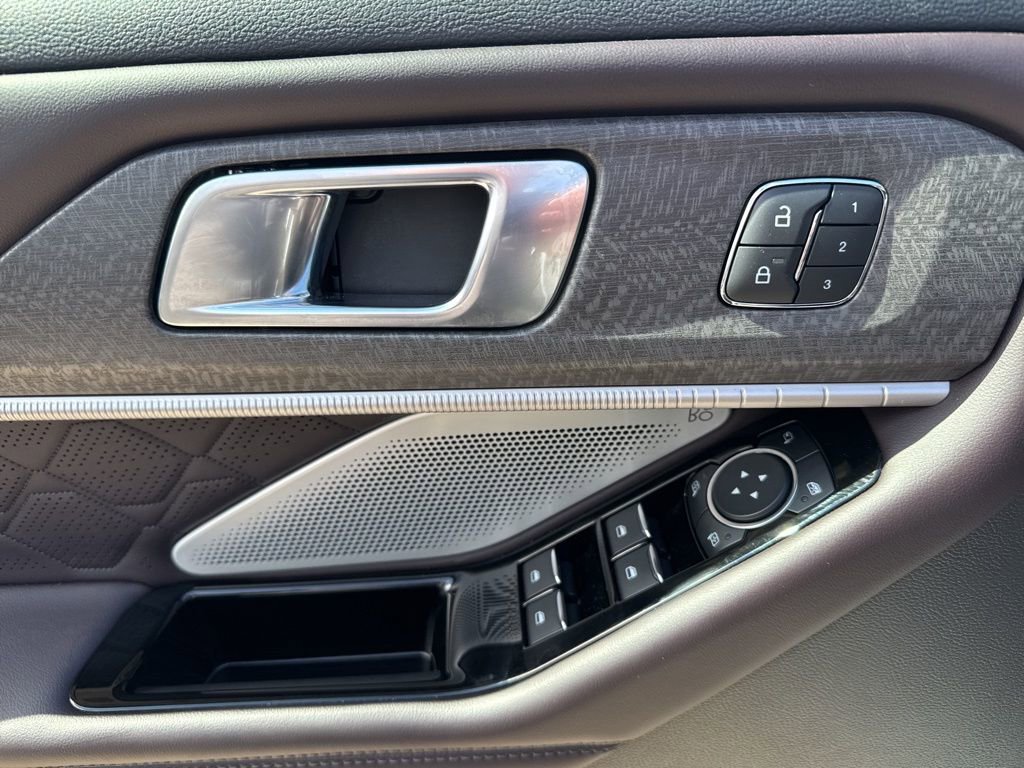 Used 2025 Ford Explorer Platinum w/ Ultimate Package image 9