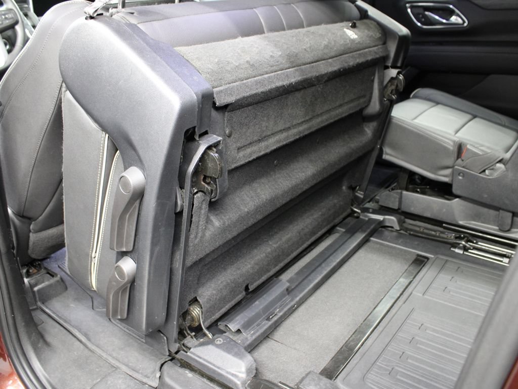 Used 2023 GMC Yukon XL SLT AWD/4WD image 56