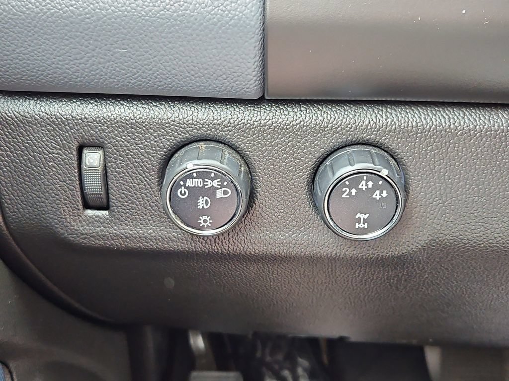 Used 2015 Chevrolet Colorado Z71 AWD/4WD image 17