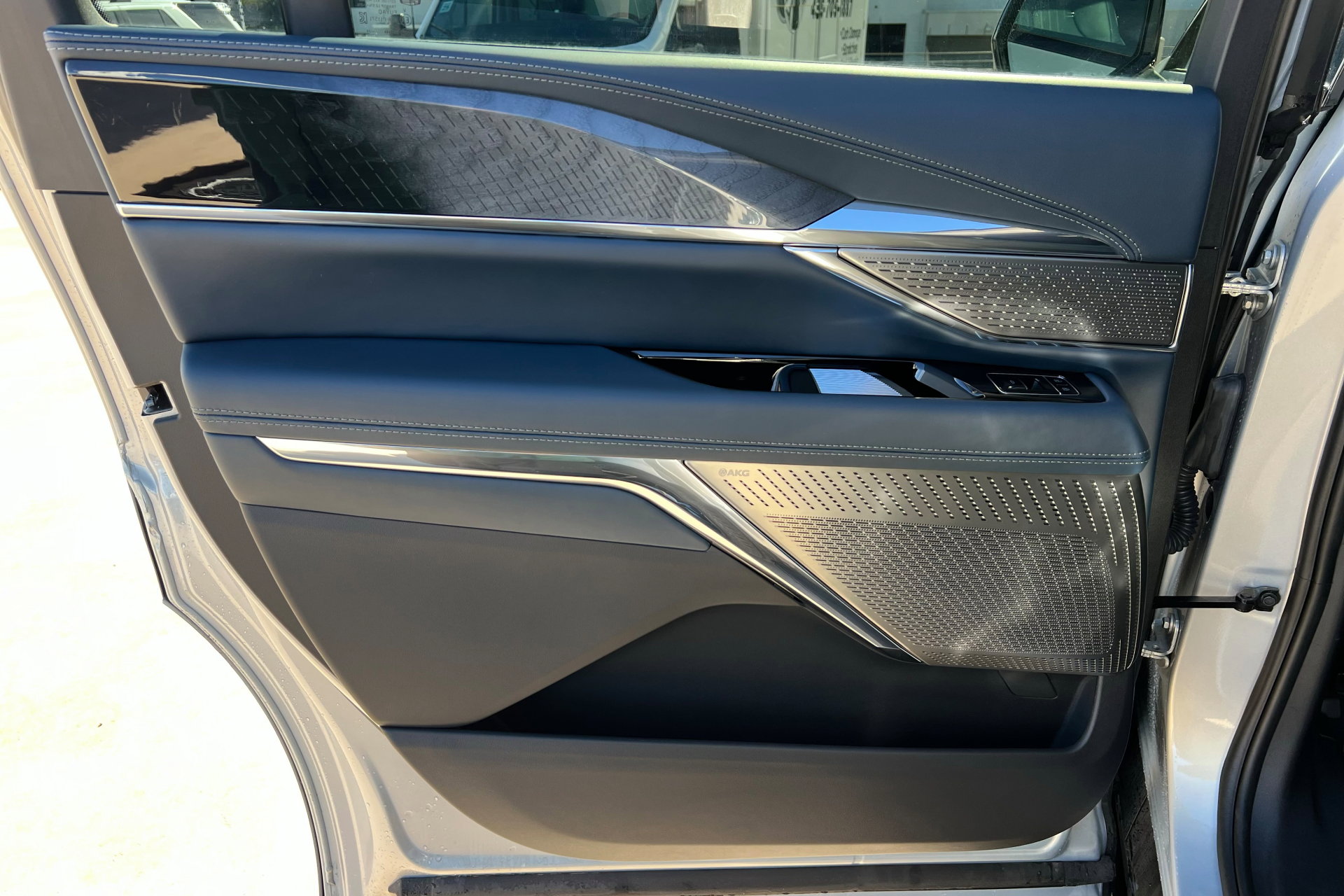 New 2025 Cadillac Escalade IQ Sport 2 w/ LPO, ONYX Package image 19