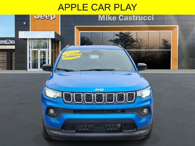 Used 2025 Jeep Compass Latitude AWD/4WD image 2