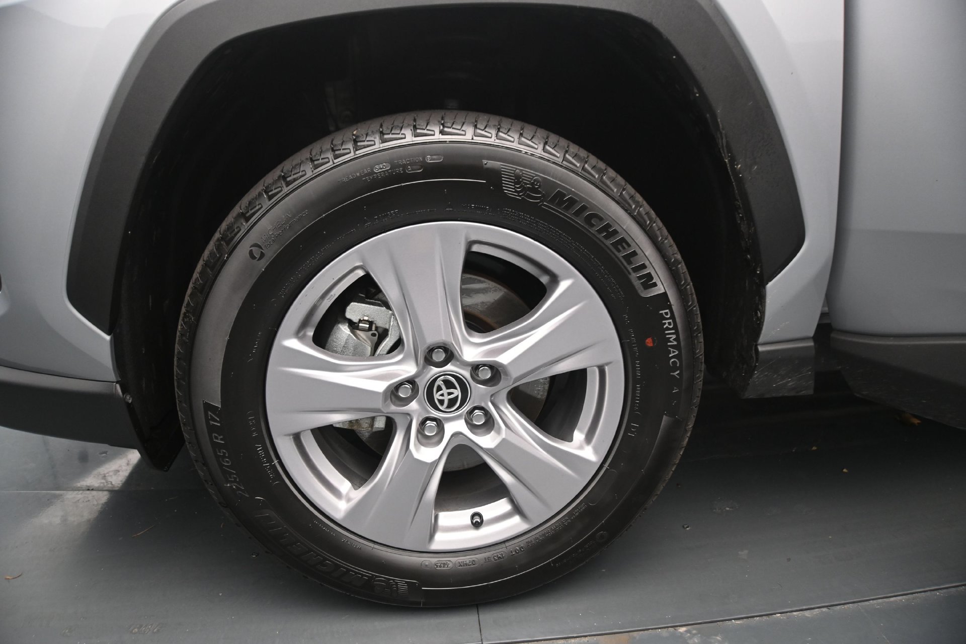 Used 2025 Toyota RAV4 XLE AWD/4WD image 30