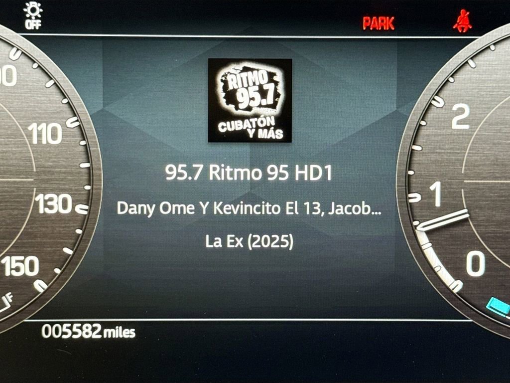 Used 2025 Land Rover Defender 110 S image 11