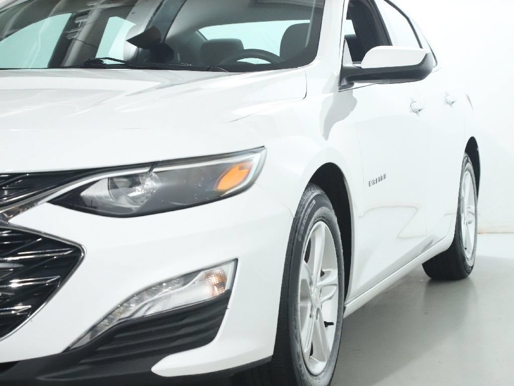 Used 2023 Chevrolet Malibu LT w/ Driver Confidence Package FWD image 4