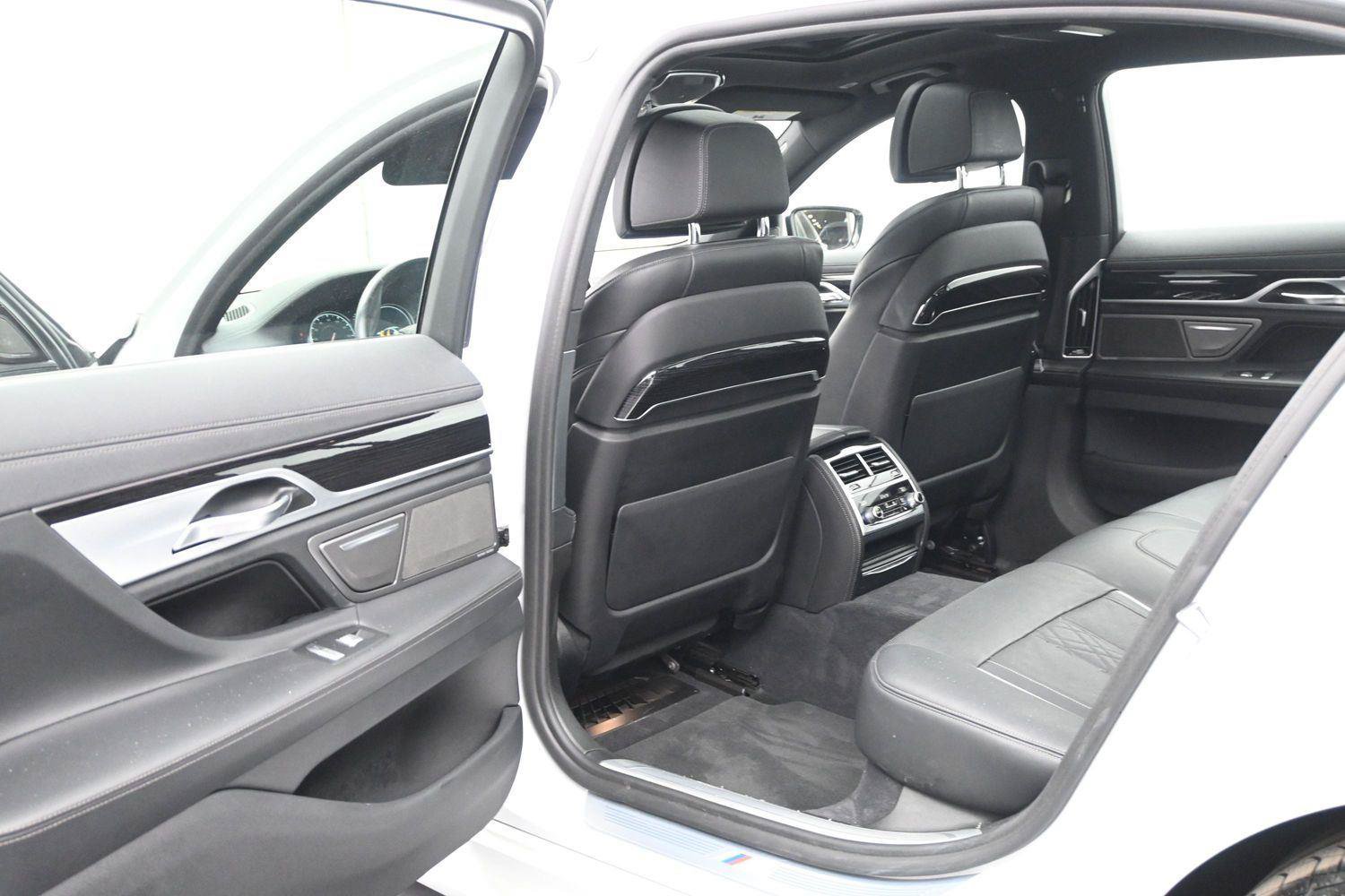 Used 2019 BMW 750i xDrive w/ M Sport Package AWD/4WD image 12
