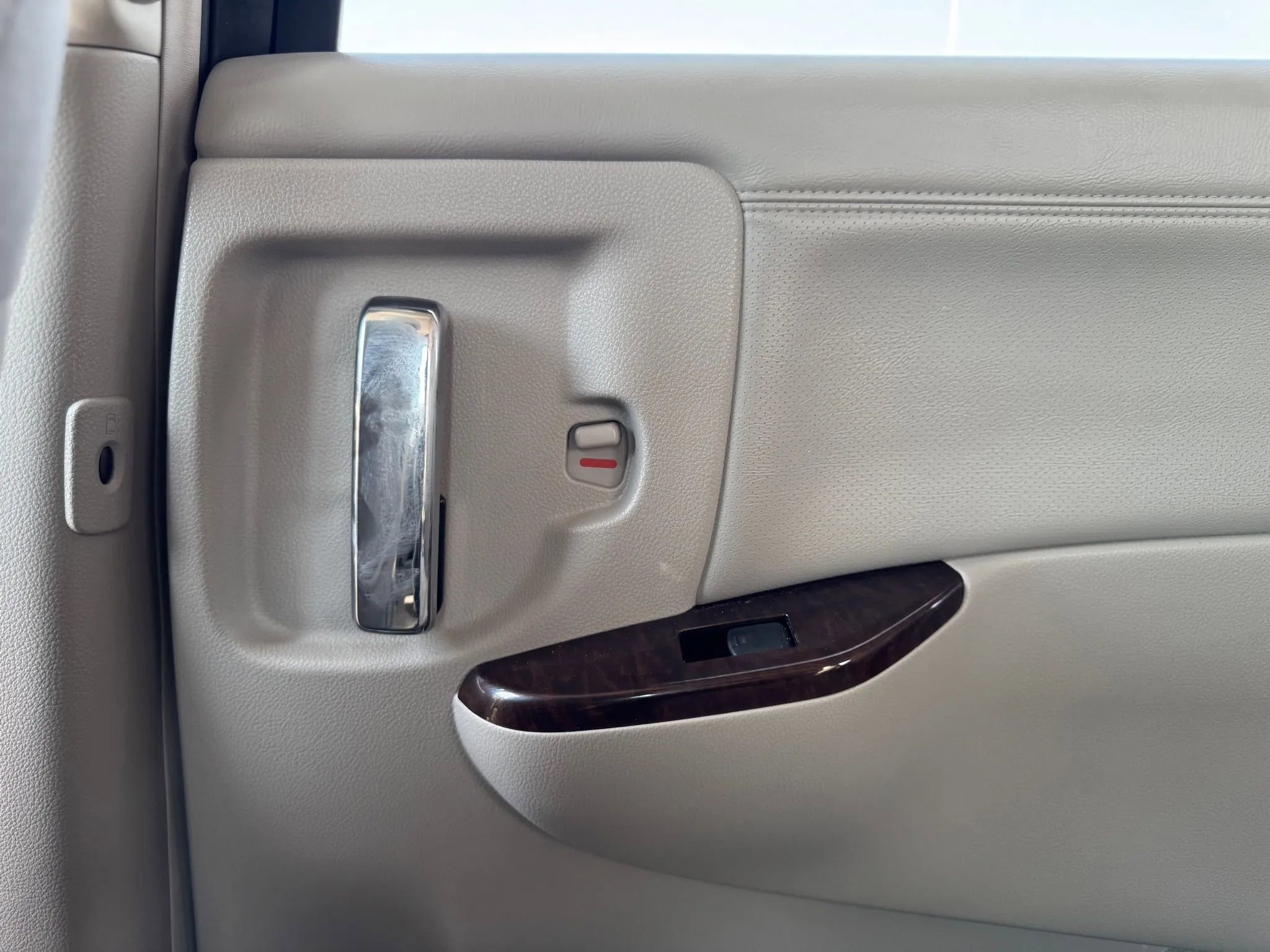 Used 2012 Nissan Quest SV image 32