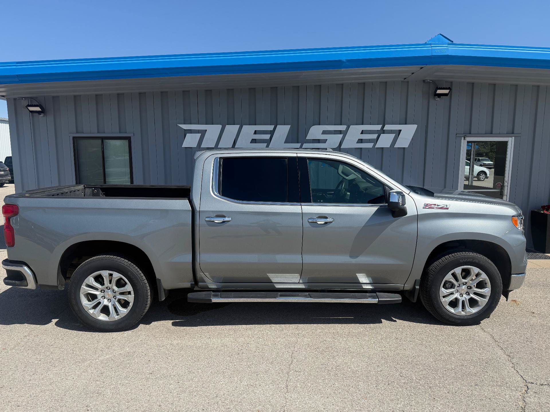 Used 2024 Chevrolet Silverado 1500 LTZ AWD/4WD image 5