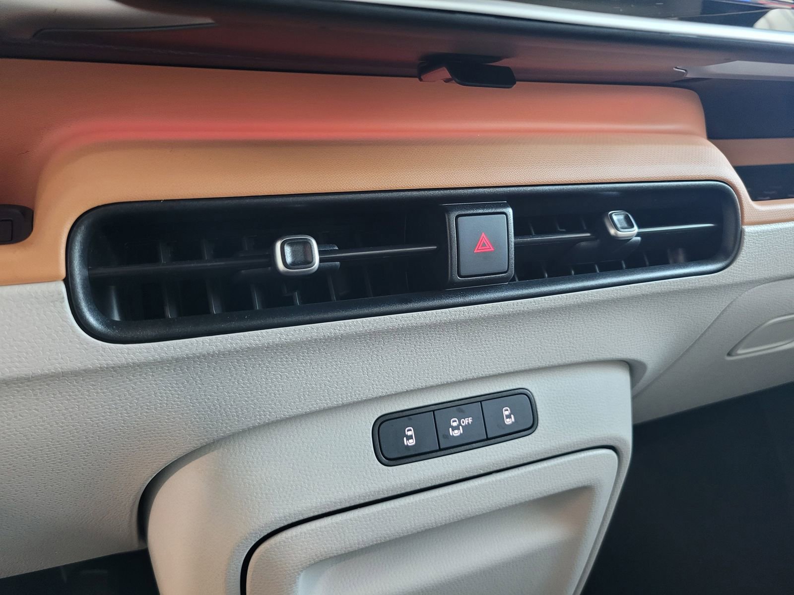 Used 2025 Volkswagen ID. Buzz 1st Edition image 23