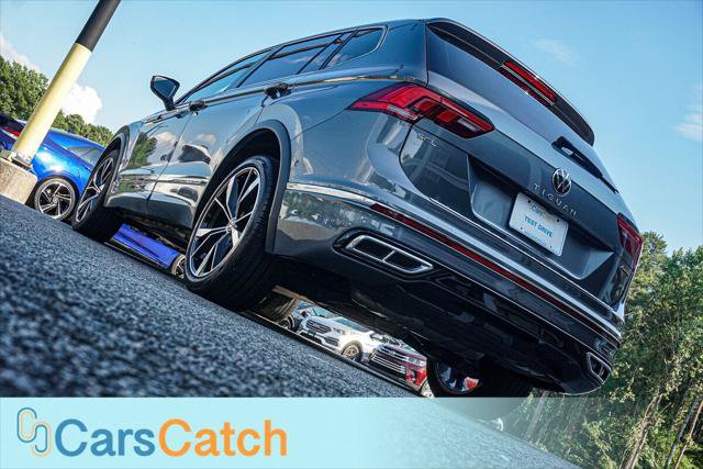 Used 2022 Volkswagen Tiguan SEL R-Line AWD/4WD image 5