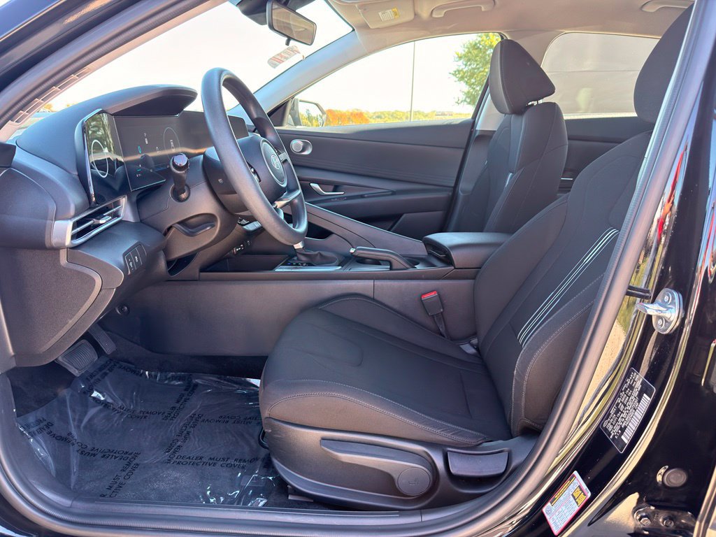 Used 2024 Hyundai Elantra SEL FWD image 2