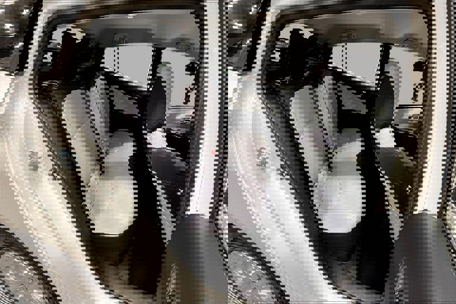 Used 2020 Toyota Prius LE image 25