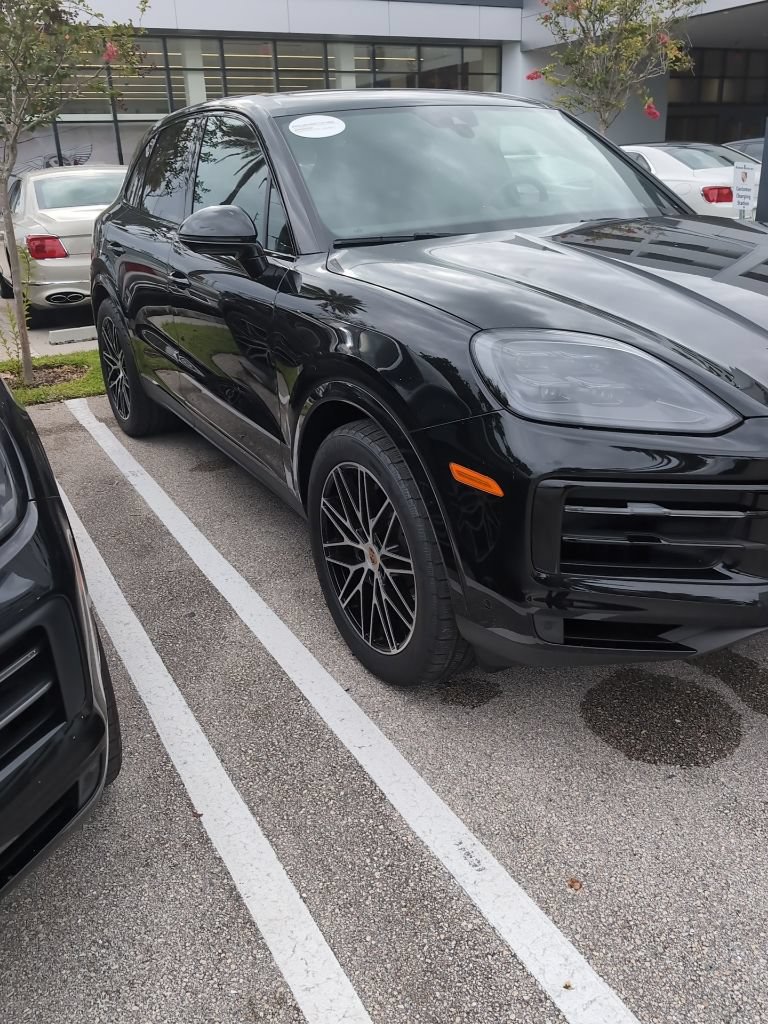 Certified 2025 Porsche Cayenne AWD/4WD image 15