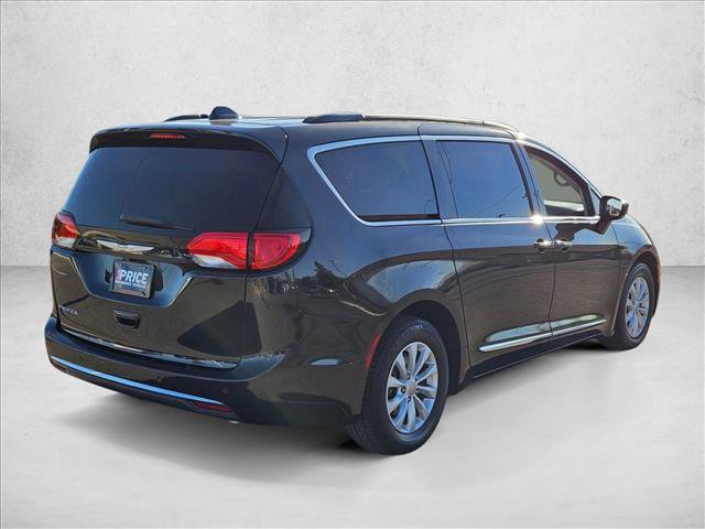 Used 2017 Chrysler Pacifica Touring-L image 5