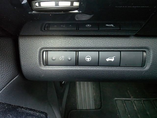 Used 2022 Nissan Pathfinder SV w/ SV Premium Package image 26