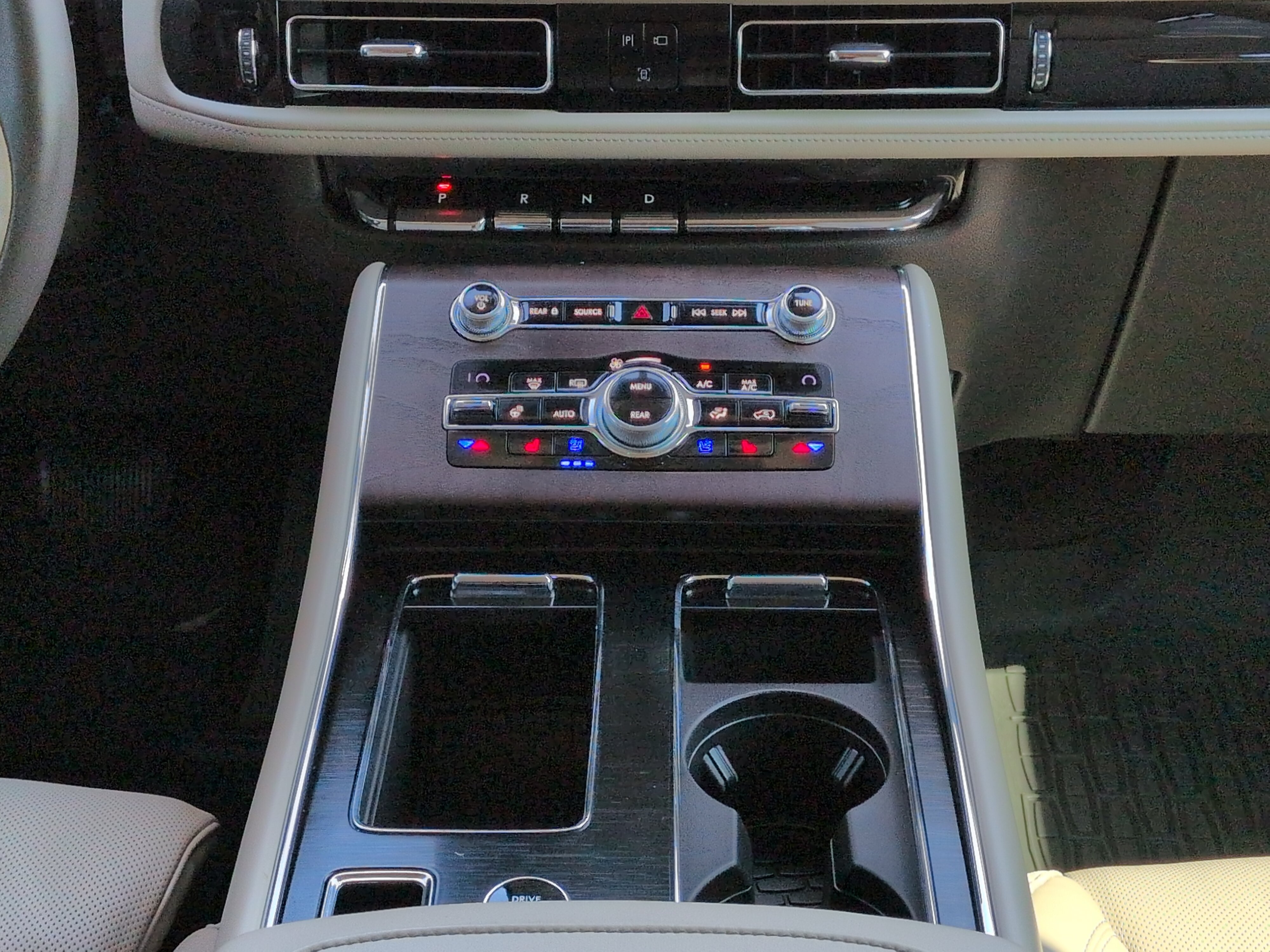Used 2020 Lincoln Aviator Reserve w/ Equipment Group 202A AWD/4WD image 17