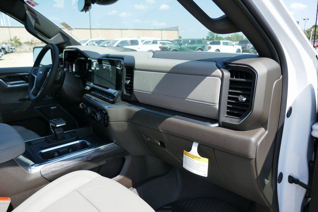 New 2026 Chevrolet Silverado 1500 LTZ w/ LTZ Premium Package image 11