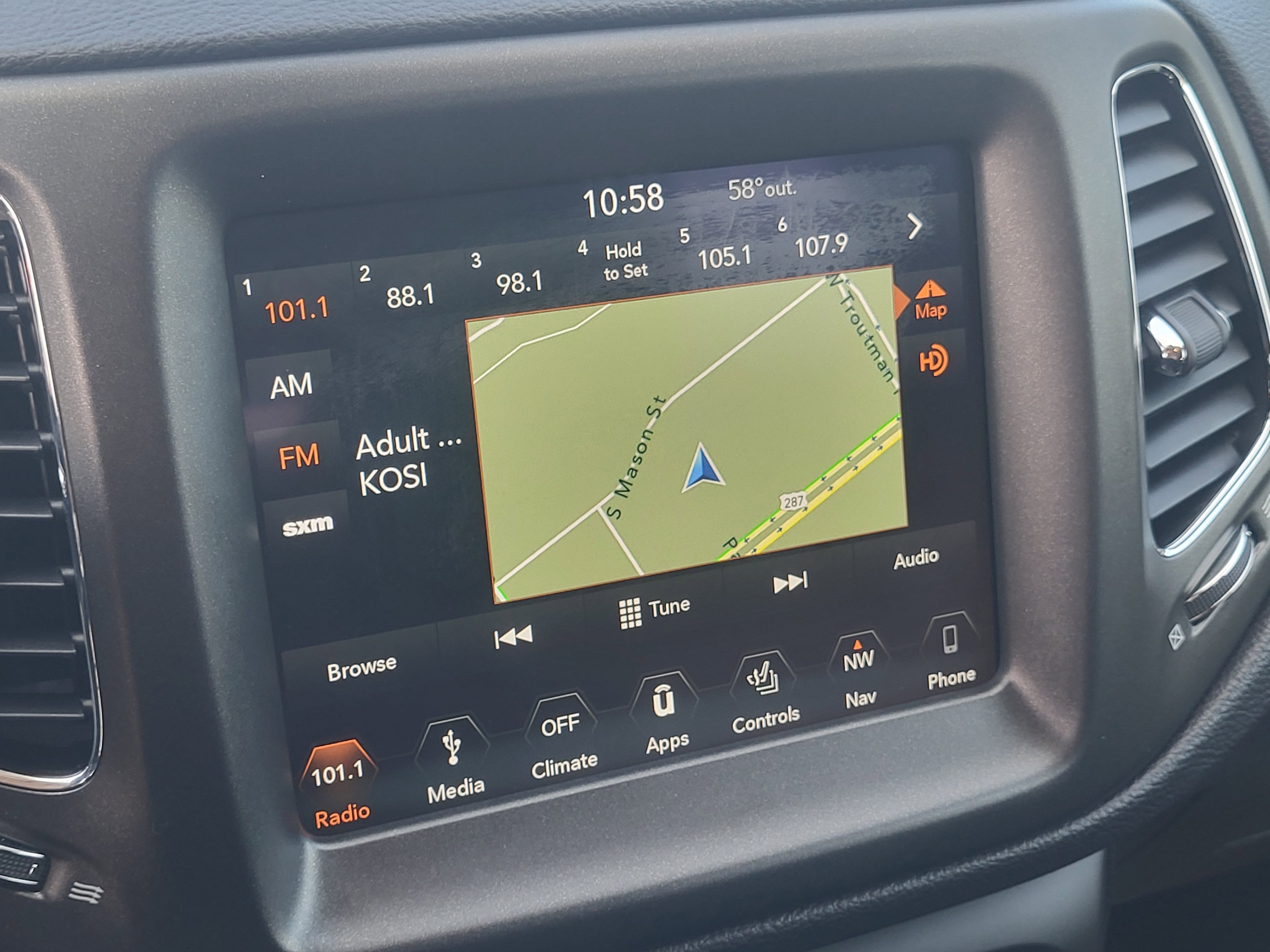 Used 2019 Jeep Compass Trailhawk w/ Leather Interior Group AWD/4WD image 16