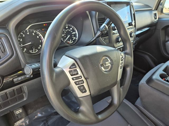 Used 2022 Nissan Titan SV image 15