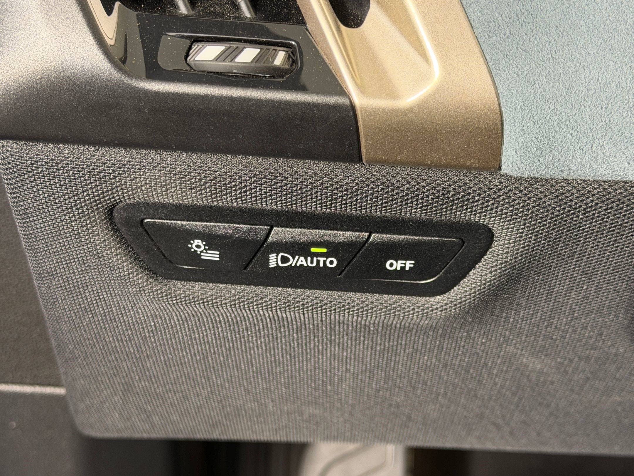 Certified 2023 BMW iX xDrive50 w/ Premium Package AWD/4WD image 18
