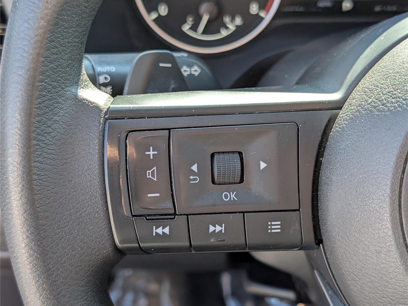 Used 2023 Nissan Rogue S AWD/4WD image 20