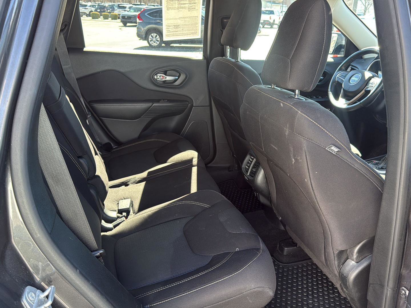 Used 2016 Jeep Cherokee Latitude w/ Cold Weather Group image 27