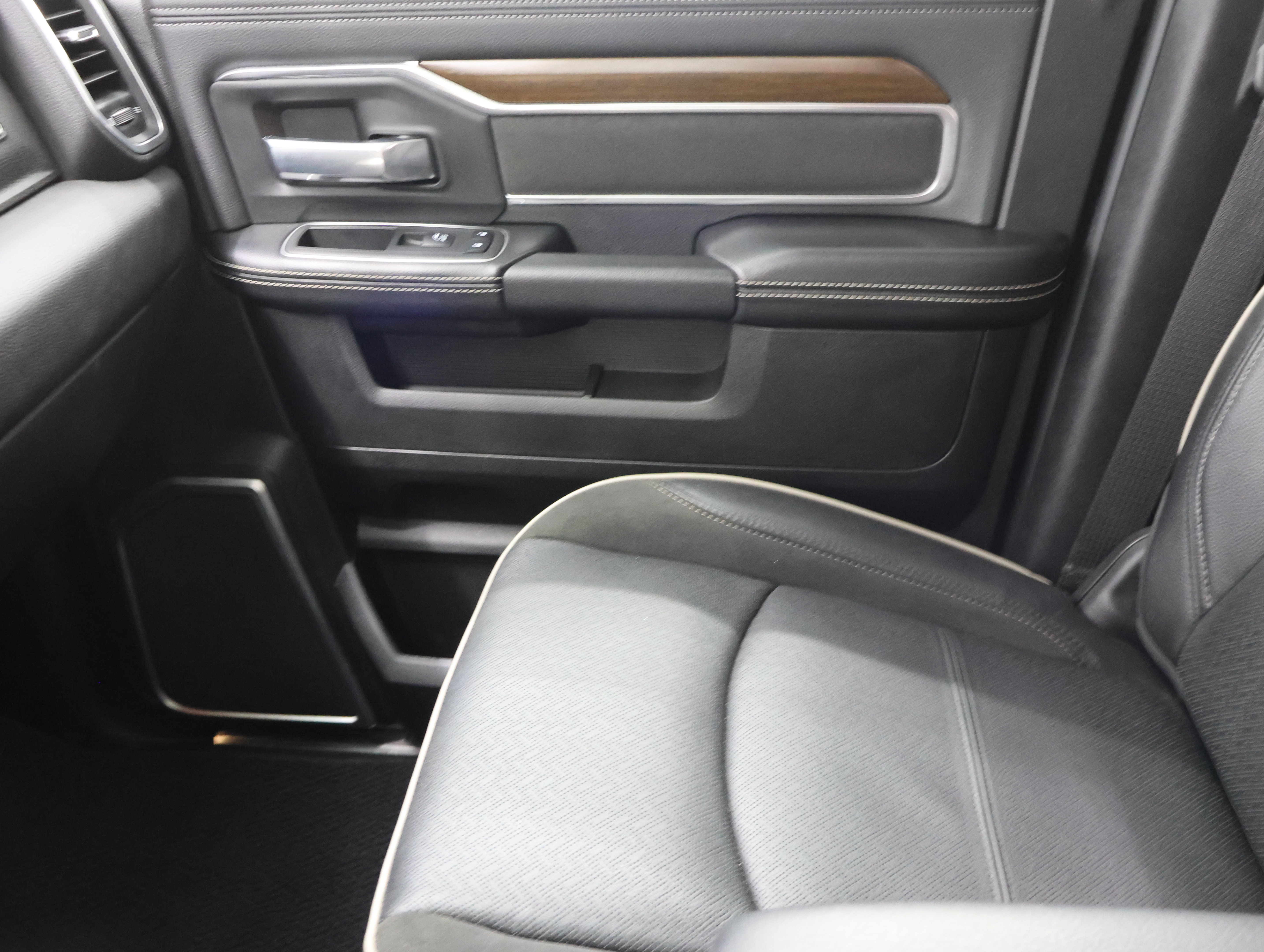 Used 2022 RAM 2500 Laramie AWD/4WD image 13