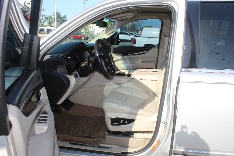 Used 2019 Cadillac Escalade ESV Luxury image 11