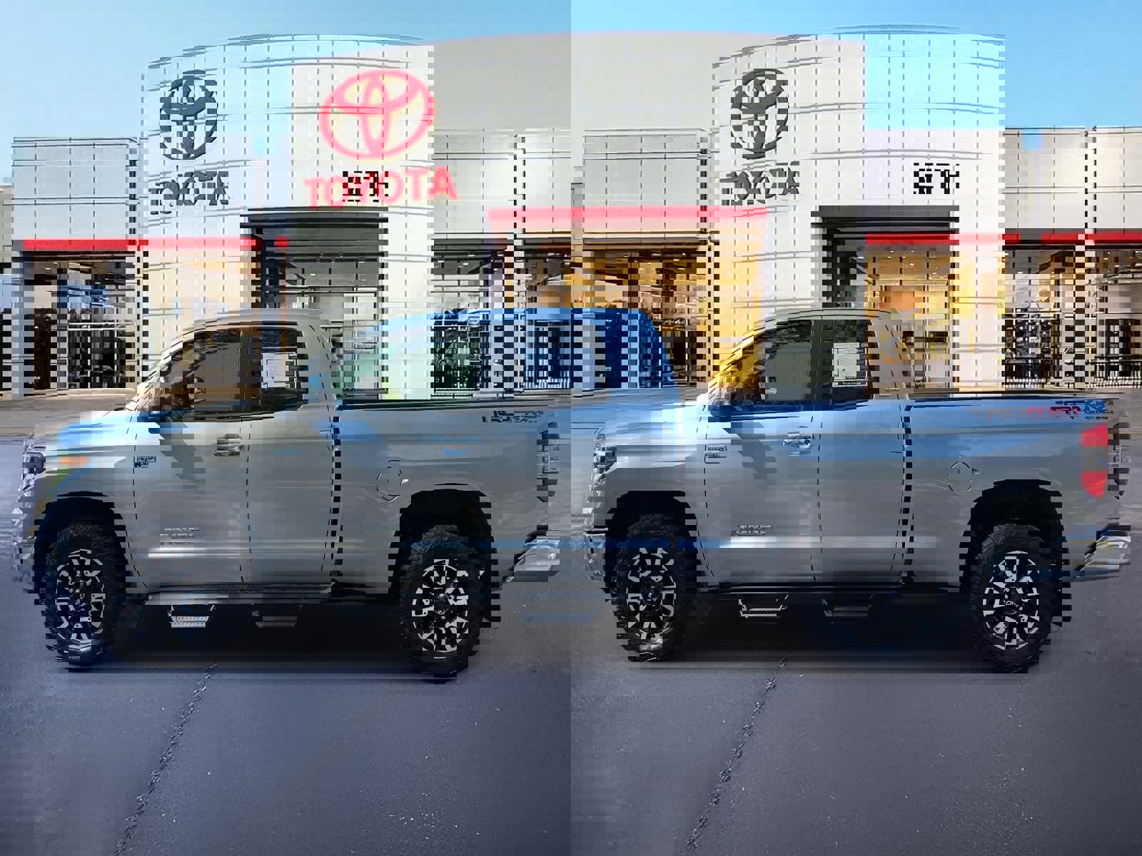 Used 2018 Toyota Tundra Limited w/ TRD Off Road Package image 8