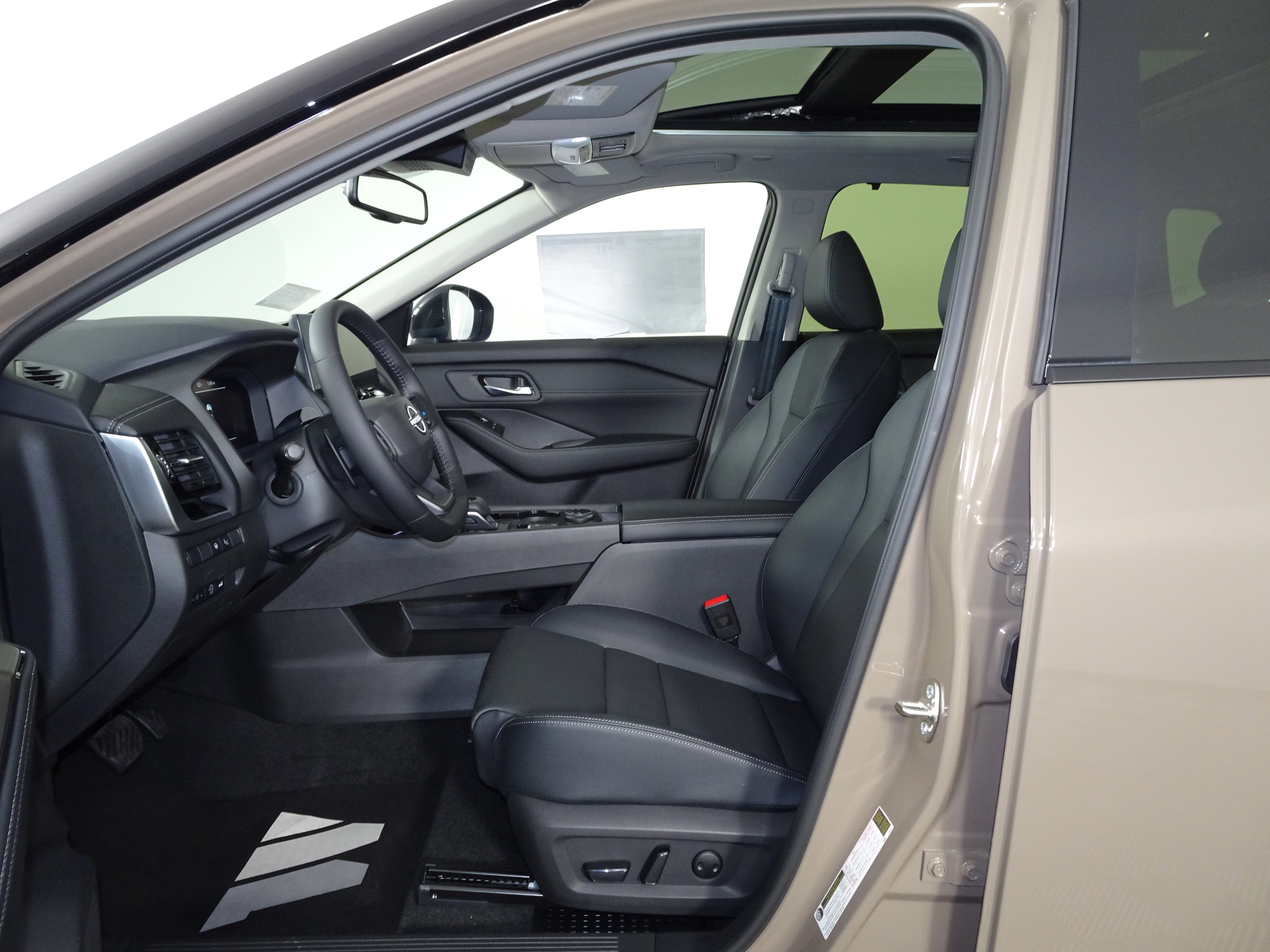 New 2025 Nissan Rogue SL w/ Tech Package image 4