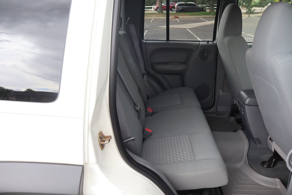 Used 2006 Jeep Liberty Sport AWD/4WD image 21