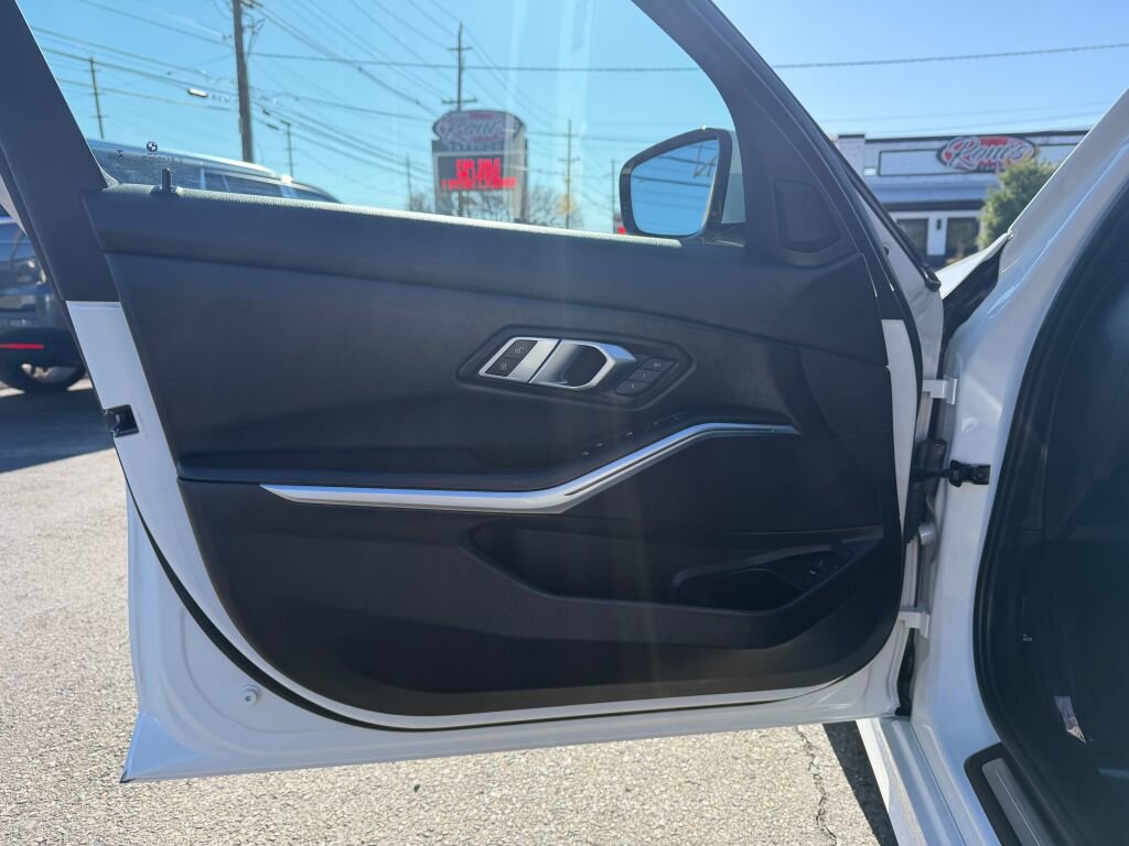 Used 2023 BMW 330i xDrive Sedan w/ Premium Package image 9