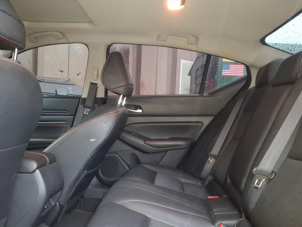 Used 2022 Nissan Altima 2.5 SR w/ Midnight Edition Package image 16